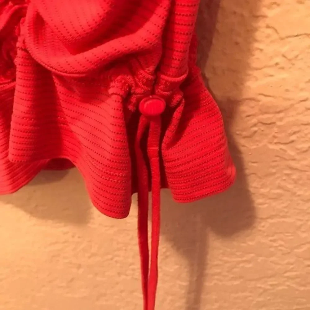 *30off3* NWOT. Lululemon workout coral top